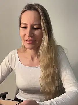 1Moonlight1 online show from 12/21/25, 04:03