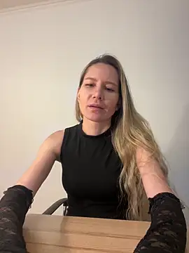 Snapshot of 1Moonlight1 chatting on 02/06/26, 08:01 1Moonlight1 online show from 02/06/26, 08:01