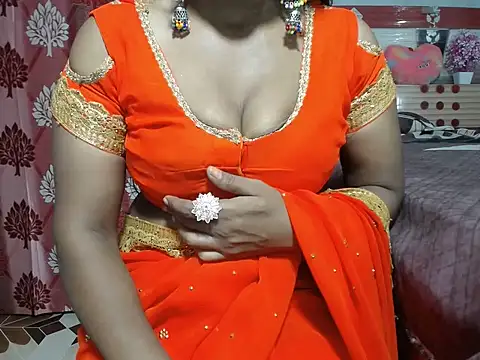 surbhi01 online show from 06/13/26, 09:57