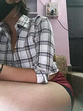 Snapshot of kinsu4763 chatting on 02/22/26, 04:02 kinsu4763 online show from 02/22/26, 04:02