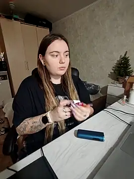 Snapshot of Elyslis chatting on 12/18/25, 11:11 Elyslis online show from 12/18/25, 11:11