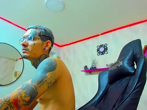 Boy tatto77 online show from 02/02/26, 02:16