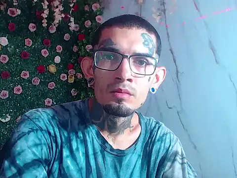 Snapshot of Boy_tatto77 chatting on 04/29/26, 01:15 Boy tatto77 online show from 04/29/26, 01:15