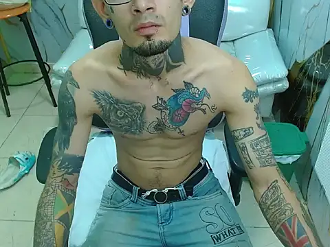 Snapshot of Boy_tatto77 chatting on 05/04/26, 12:01 Boy tatto77 online show from 05/04/26, 12:01