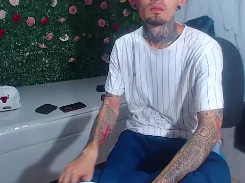 Snapshot of Boy_tatto77 chatting on 05/12/26, 03:42 Boy tatto77 online show from 05/12/26, 03:42