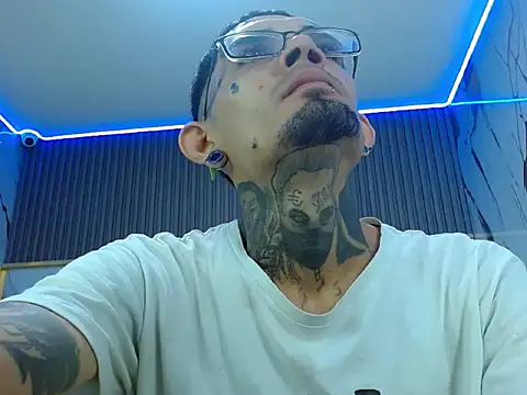 Snapshot of Boy_tatto77 chatting on 05/14/26, 11:39 Boy tatto77 online show from 05/14/26, 11:39