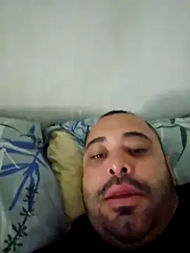 Snapshot of drlluis chatting on 12/19/25, 12:28 drlluis online show from 12/19/25, 12:28