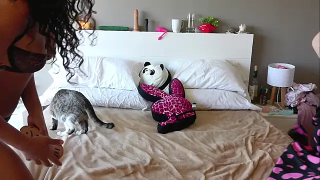 Snapshot of MikaScarlet chatting on 03/31/26, 02:06 MikaScarlet online show from 03/31/26, 02:06