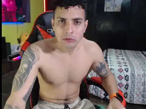 Snapshot of JustynAle2025 chatting on 12/22/25, 11:02 JustynAle2025 online show from 12/22/25, 11:02