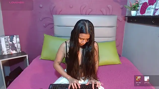 Snapshot of chloe_lust chatting on 02/11/26, 04:06 chloe lust online show from 02/11/26, 04:06