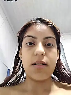 Snapshot of mia_hottie2210 chatting on 12/20/25, 08:54 mia hottie2210 online show from 12/20/25, 08:54