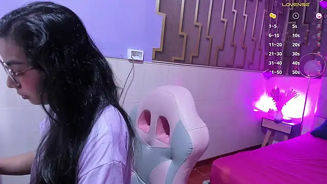 lia morel online show from 12/19/25, 01:18