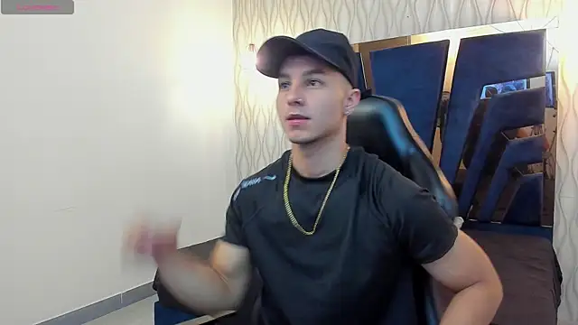 Noah Clarkk online show from 05/04/26, 05:20