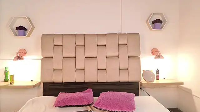 katiamoree online show from 05/04/26, 09:33