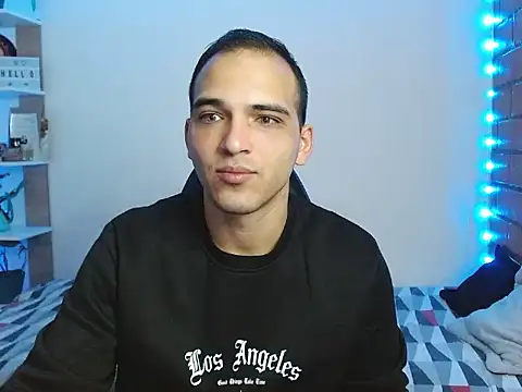 MaaX2330 online show from 12/18/25, 02:34