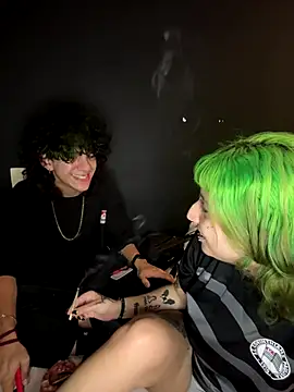 CrejinhaGotica online show from 12/22/25, 01:35