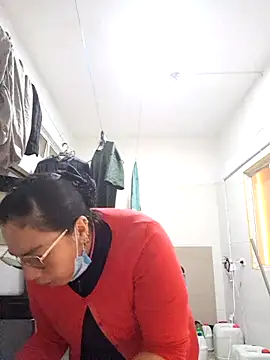 Snapshot of BoniFox_ chatting on 12/19/25, 12:45 BoniFox online show from 12/19/25, 12:45