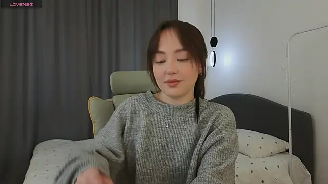 fallin lovee online show from 04/25/26, 01:36