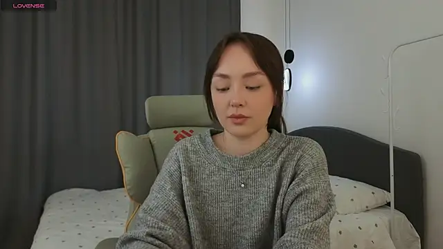 fallin lovee online show from 04/25/26, 01:41