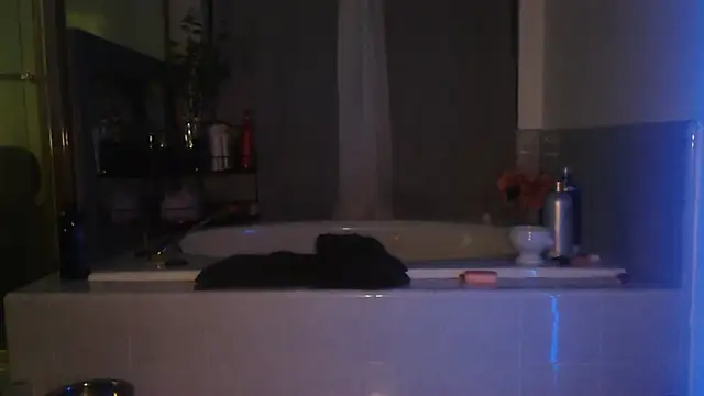 Snapshot of MISTERANDDEMI chatting on 12/22/25, 02:58 MISTERANDDEMI online show from 12/22/25, 02:58