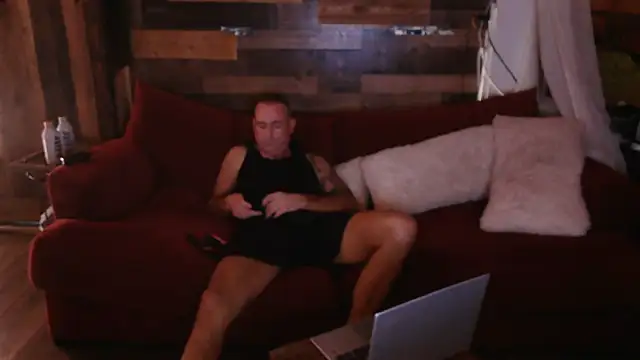 Snapshot of MISTERANDDEMI chatting on 02/17/26, 02:08 MISTERANDDEMI online show from 02/17/26, 02:08