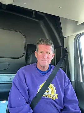 Snapshot of lvnlarge chatting on 12/22/25, 02:47 lvnlarge online show from 12/22/25, 02:47