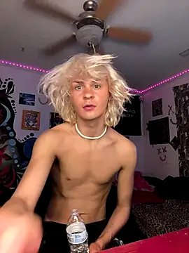 skaterboi222 online show from 12/19/25, 01:12