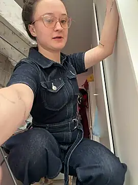 Snapshot of LilyLuck_ chatting on 03/23/26, 02:32 LilyLuck online show from 03/23/26, 02:32