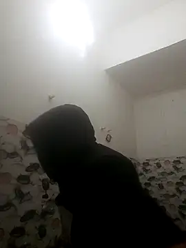 Snapshot of bongtools chatting on 12/19/25, 03:57 bongtools online show from 12/19/25, 03:57