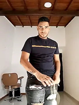 Snapshot of Moreno_latino_sex chatting on 12/19/25, 08:05 Moreno latino sex online show from 12/19/25, 08:05