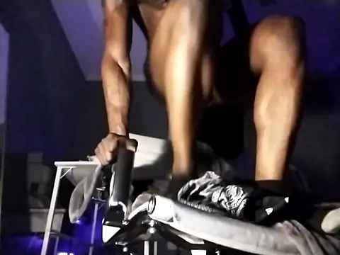 Snapshot of Cantgetenough0069 chatting on 03/04/26, 02:39 Cantgetenough0069 online show from 03/04/26, 02:39