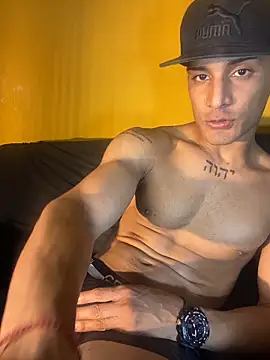 Snapshot of Maicol_xxxx chatting on 02/04/26, 11:38 Maicol xxxx online show from 02/04/26, 11:38