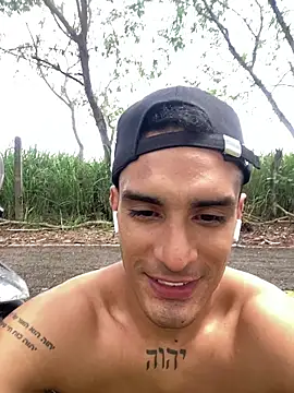 Snapshot of Maicol_xxxx chatting on 02/22/26, 03:32 Maicol xxxx online show from 02/22/26, 03:32