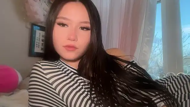 Snapshot of luvvivii chatting on 04/18/26, 01:42 luvvivii online show from 04/18/26, 01:42