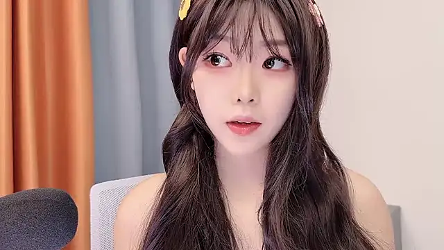 smalldaisy online show from 02/13/26, 01:45