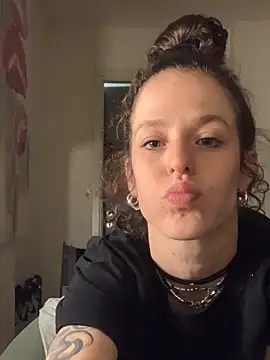 Snapshot of 4lien chatting on 03/17/26, 05:00 4lien online show from 03/17/26, 05:00