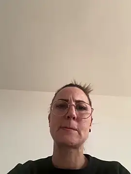 gatita07 online show from 12/22/25, 02:14