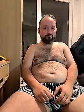 Snapshot of Hairy_bear86 chatting on 01/08/26, 02:47 Hairy bear86 online show from 01/08/26, 02:47