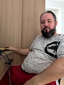 Snapshot of Hairy_bear86 chatting on 04/17/26, 04:10 Hairy bear86 online show from 04/17/26, 04:10