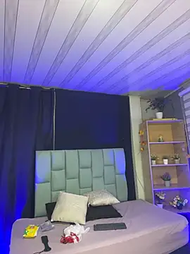 Emilyy05  online show from 06/19/26, 12:37