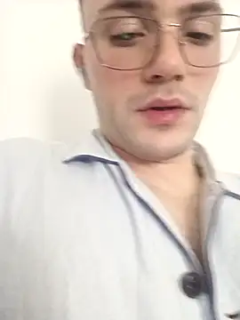 Snapshot of luke25bwc chatting on 12/23/25, 05:49 luke25bwc online show from 12/23/25, 05:49