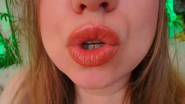 HappyLisa online show from 12/23/24, 08:44