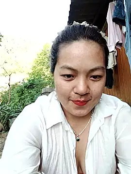 Snapshot of Lucky_cutee chatting on 05/14/26, 12:06 Lucky cutee online show from 05/14/26, 12:06