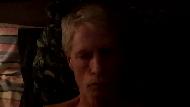 Snapshot of looking4u2 chatting on 12/20/25, 11:17 looking4u2 online show from 12/20/25, 11:17