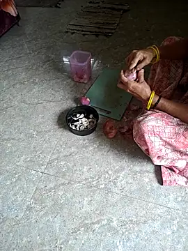 Tamilwifelove online show from 12/22/25, 05:48