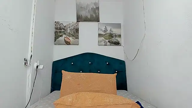 RedAssHottie online show from 02/19/25, 07:06