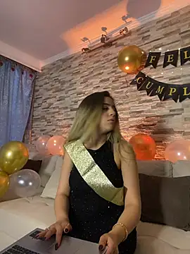 Snapshot of cute_emmma chatting on 03/24/26, 11:37 cute emmma online show from 03/24/26, 11:37