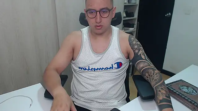 Snapshot of DanteVesper chatting on 03/08/26, 09:29 DanteVesper online show from 03/08/26, 09:29