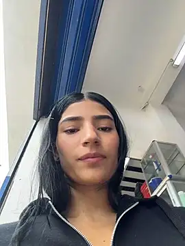 Snapshot of Ema_Rose_ chatting on 04/14/26, 08:26 Ema Rose online show from 04/14/26, 08:26