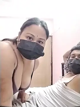 Snapshot of DesiSeductress chatting on 02/01/26, 03:43 DesiSeductress online show from 02/01/26, 03:43